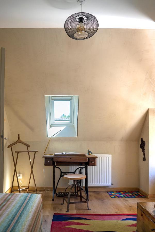 Chambre D'Hotes Chez Artiste Verrier, La Perriere - Perche Luaran gambar